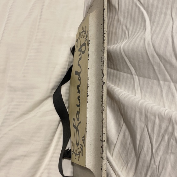 SHABBY CHIC WALL HANGING THAT SAYS LAUNDRY - Picture 6 of 8